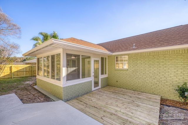 1230 Middlebrook Dr, Pensacola, FL 32506