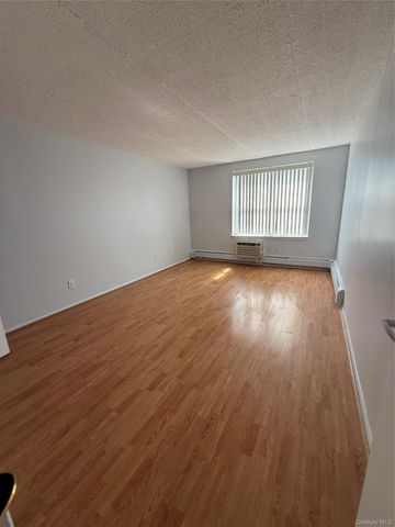 35 Park Avenue 6T, Suffern, NY 10901
