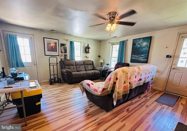 8608 OAK RD, Baltimore, MD 21219