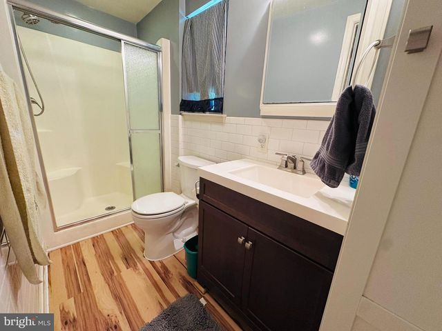 8608 OAK RD, Baltimore, MD 21219