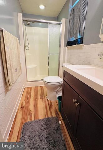8608 OAK RD, Baltimore, MD 21219