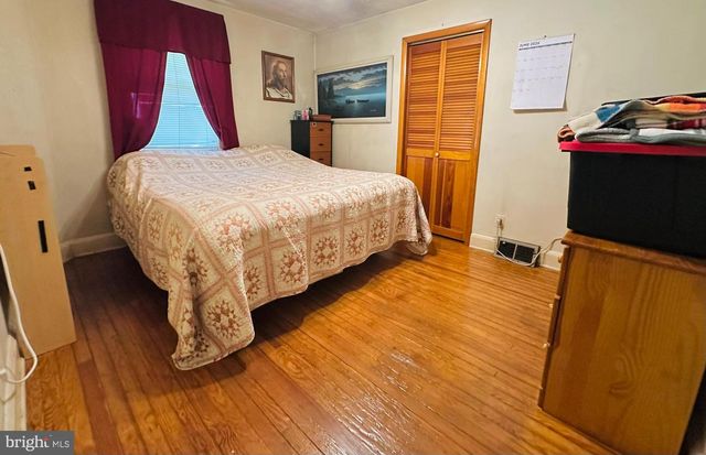 8608 OAK RD, Baltimore, MD 21219