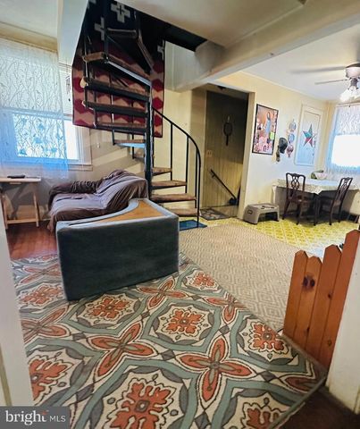 8608 OAK RD, Baltimore, MD 21219
