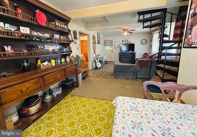 8608 OAK RD, Baltimore, MD 21219