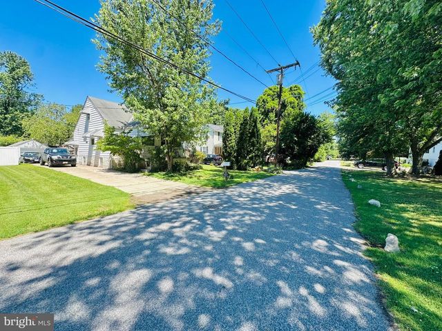 8608 OAK RD, Baltimore, MD 21219