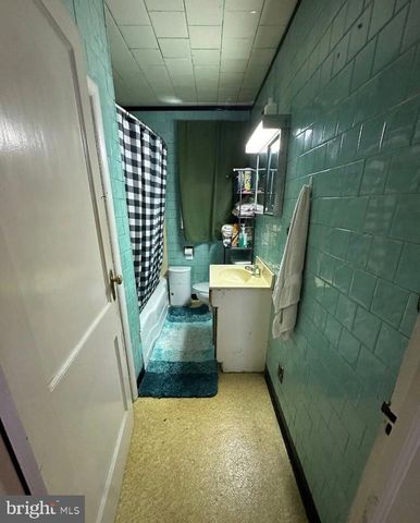 8608 OAK RD, Baltimore, MD 21219
