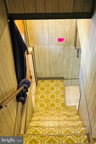 8608 OAK RD, Baltimore, MD 21219