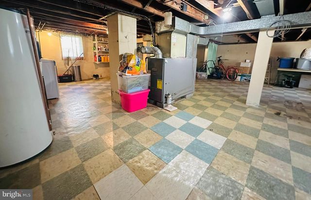 8608 OAK RD, Baltimore, MD 21219