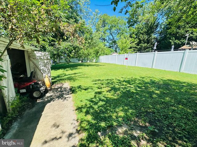8608 OAK RD, Baltimore, MD 21219
