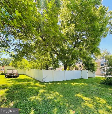 8608 OAK RD, Baltimore, MD 21219