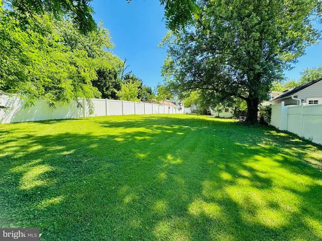 8608 OAK RD, Baltimore, MD 21219