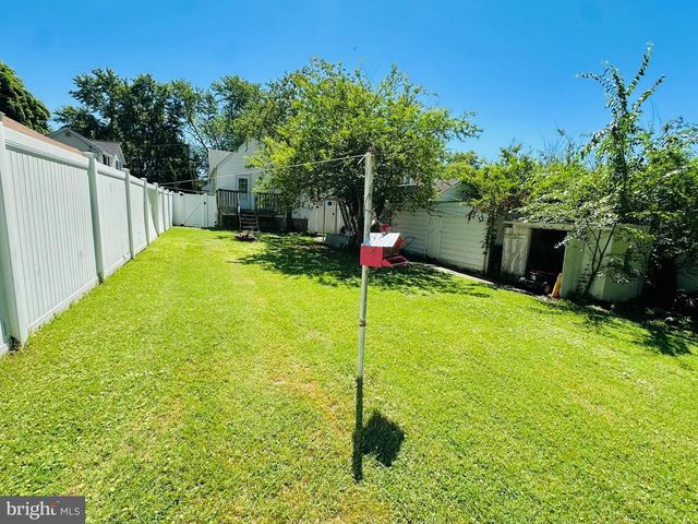 8608 OAK RD, Baltimore, MD 21219