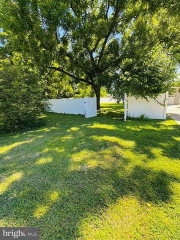 8608 OAK RD, Baltimore, MD 21219