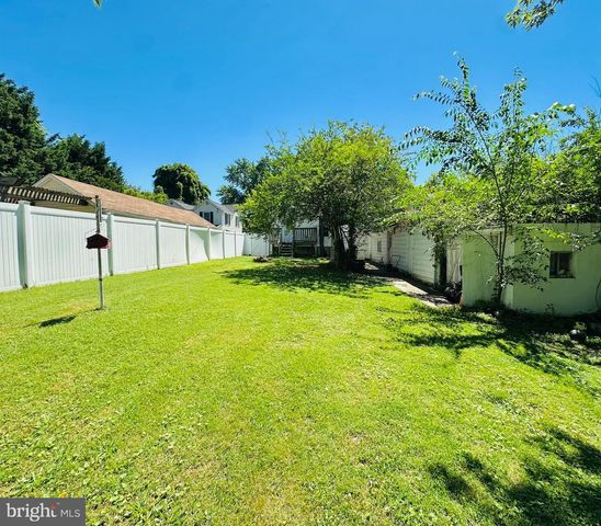8608 OAK RD, Baltimore, MD 21219