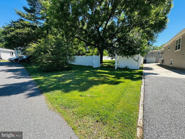 8608 OAK RD, Baltimore, MD 21219
