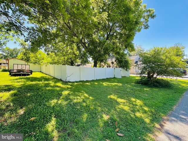 8608 OAK RD, Baltimore, MD 21219