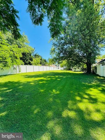 8608 OAK RD, Baltimore, MD 21219