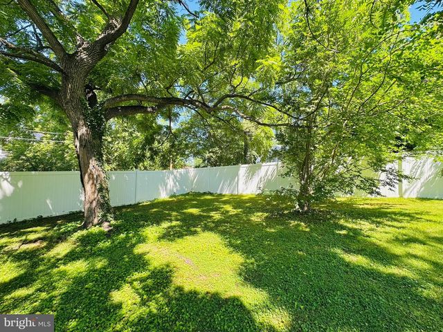 8608 OAK RD, Baltimore, MD 21219