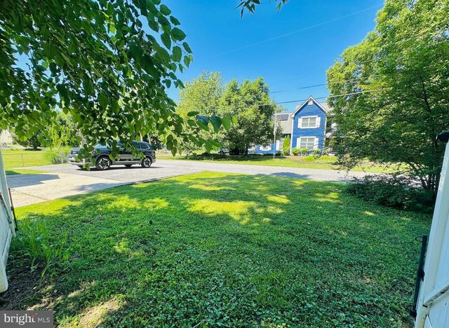 8608 OAK RD, Baltimore, MD 21219