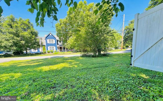 8608 OAK RD, Baltimore, MD 21219