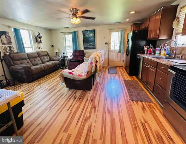 8608 OAK RD, Baltimore, MD 21219