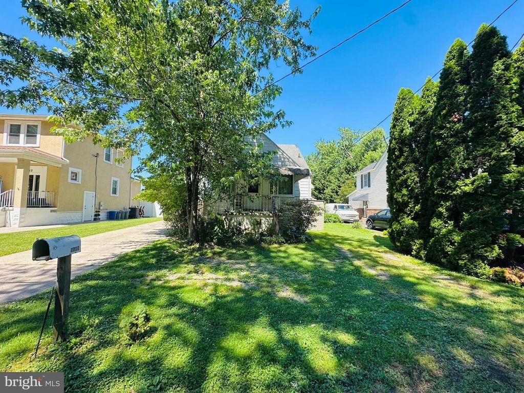 8608 OAK RD, Baltimore, MD 21219