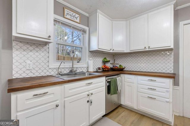 1389 Ashbrook Drive, Lawrenceville, GA 30043