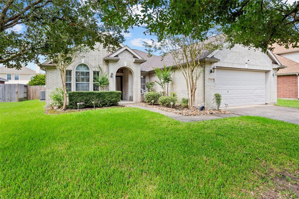 2117 Laughing Gull Lane, League City, TX 77573