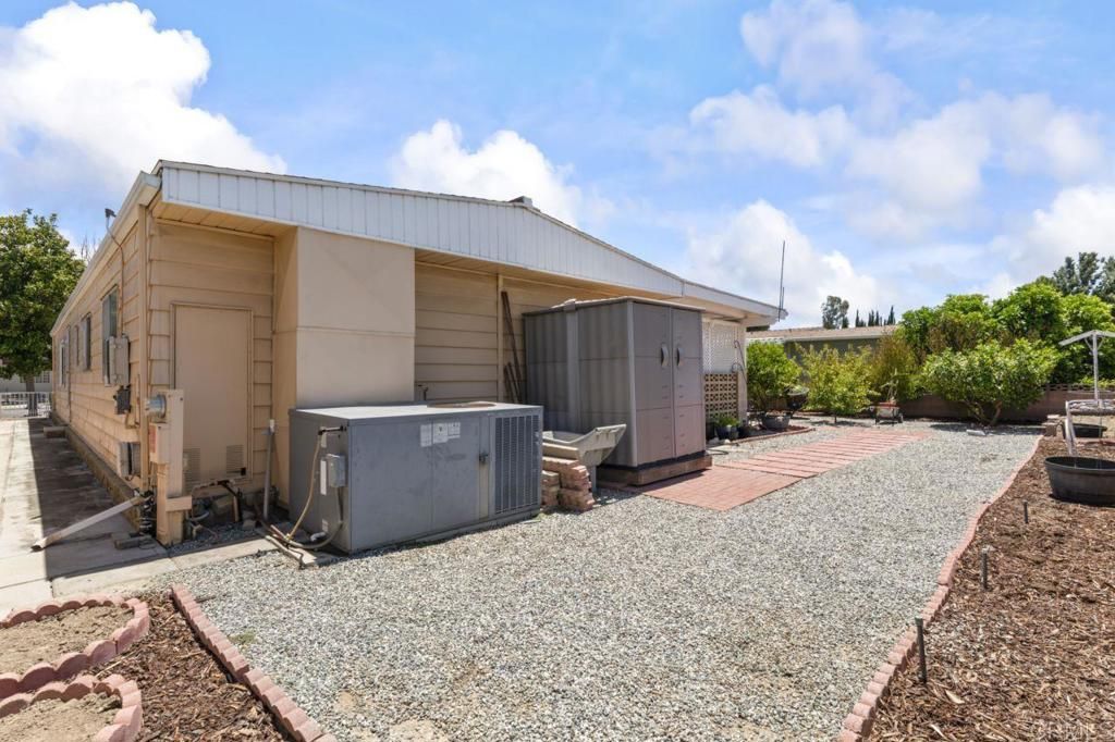 Image 23 of property listing at 1223 Brentwood Way, Hemet, CA 92545