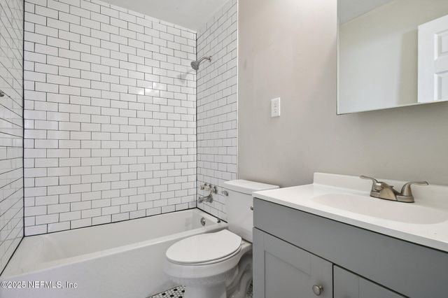 1989 GOLDEN GLOW Lane, Jacksonville, FL 32210