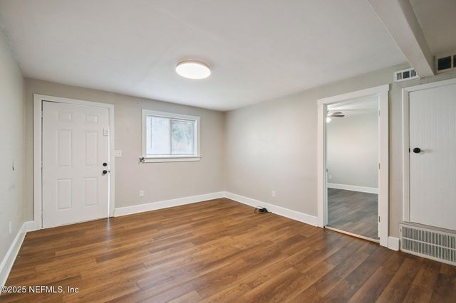 1989 GOLDEN GLOW Lane, Jacksonville, FL 32210