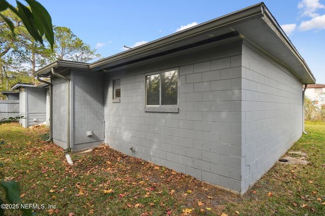 1989 GOLDEN GLOW Lane, Jacksonville, FL 32210