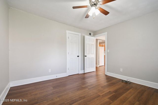 1989 GOLDEN GLOW Lane, Jacksonville, FL 32210