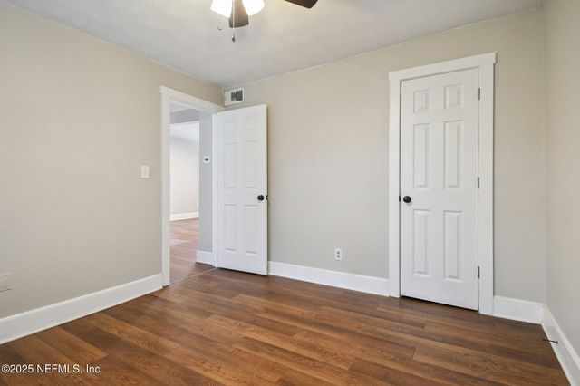 1989 GOLDEN GLOW Lane, Jacksonville, FL 32210