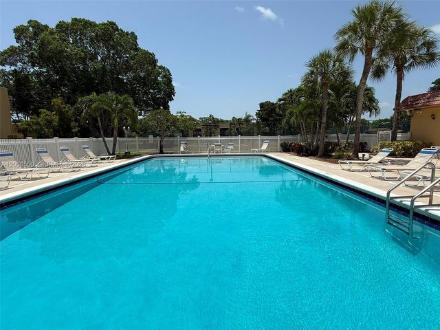 900 SW 9th Street Cir 103, Boca Raton, FL 33486