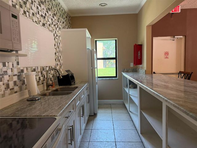 900 SW 9th Street Cir 103, Boca Raton, FL 33486