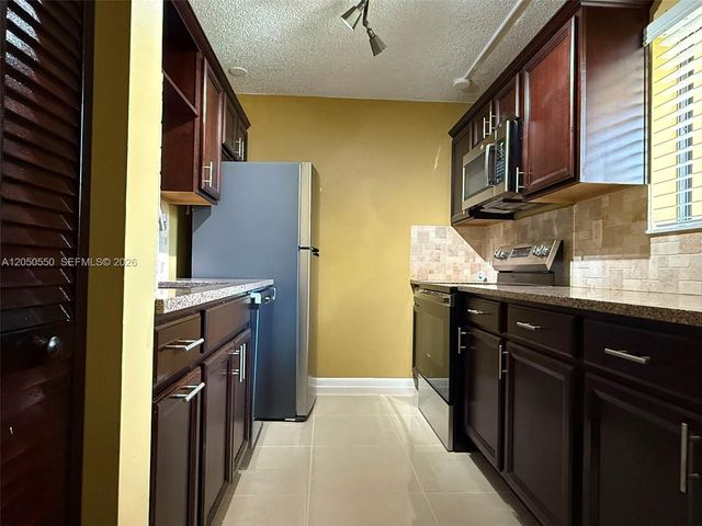 900 SW 9th Street Cir 103, Boca Raton, FL 33486