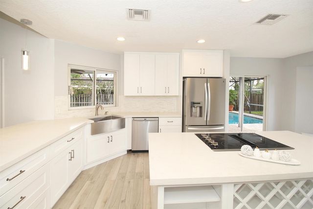 896 ROSE Court, Wellington, FL 33414