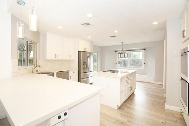 896 ROSE Court, Wellington, FL 33414