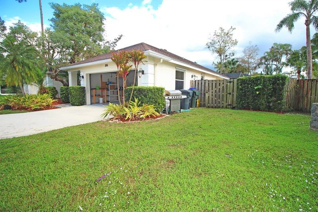 896 ROSE Court, Wellington, FL 33414