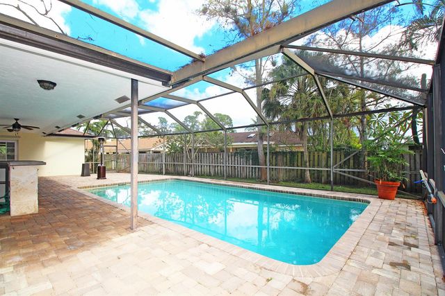 896 ROSE Court, Wellington, FL 33414