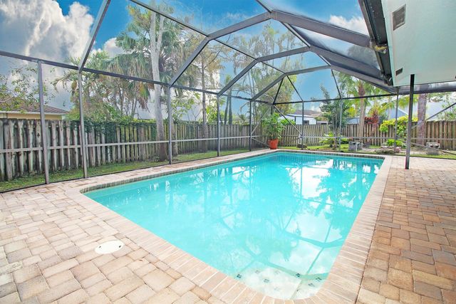 896 ROSE Court, Wellington, FL 33414