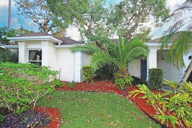 896 ROSE Court, Wellington, FL 33414