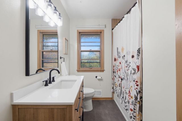 5324 Horizon Drive NE, Fridley, MN 55421