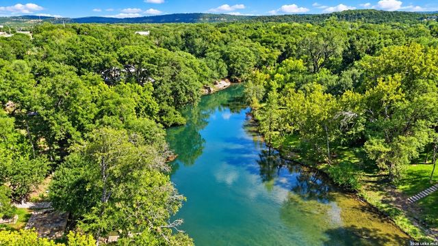 2152 Valley Dr, Canyon Lake, TX 78133