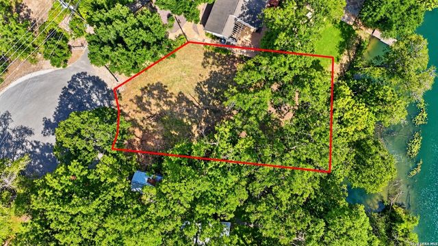2152 Valley Dr, Canyon Lake, TX 78133