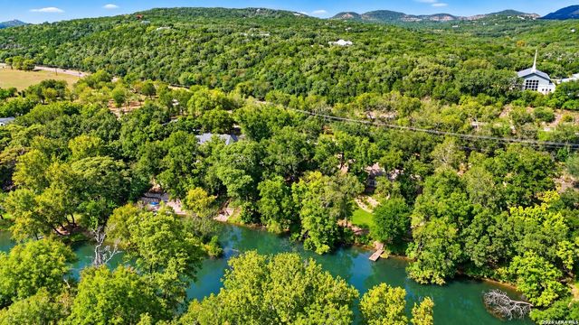 2152 Valley Dr, Canyon Lake, TX 78133