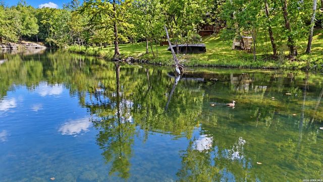 2152 Valley Dr, Canyon Lake, TX 78133