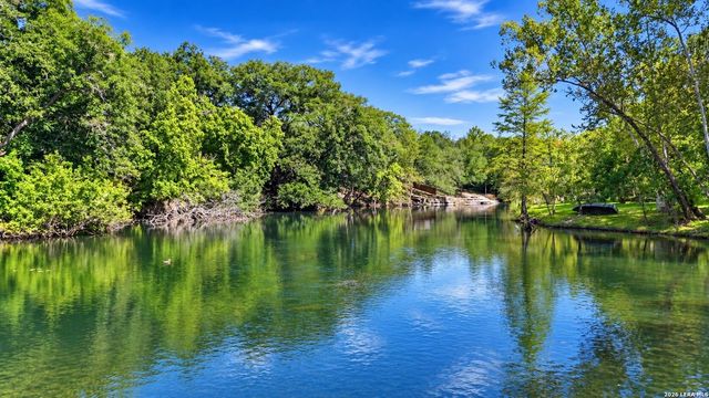 2152 Valley Dr, Canyon Lake, TX 78133