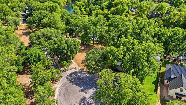 2152 Valley Dr, Canyon Lake, TX 78133